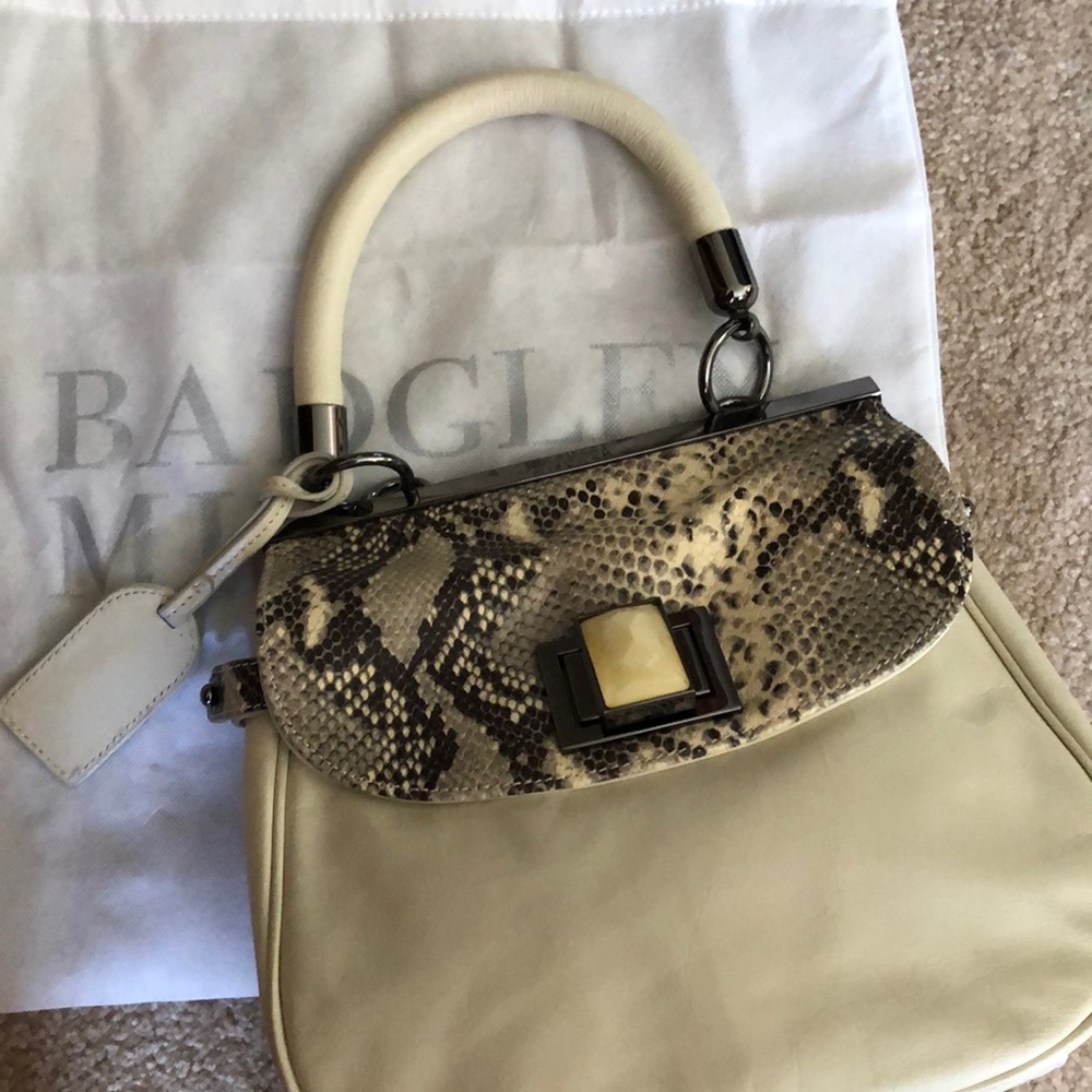 NWOT Badgley Miischka ivory “snake like” purse